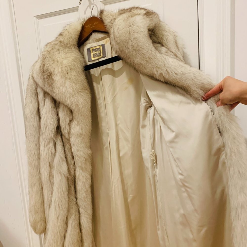 SAGA FOX NORWEGIAN FOX FUR COAT WOMANS Size Medium - Picture 13 of 16